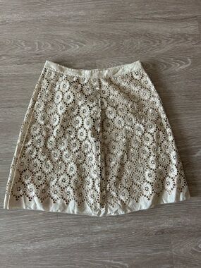 Elie Tahari | Lace Overlay A-Line Skirt in Cream